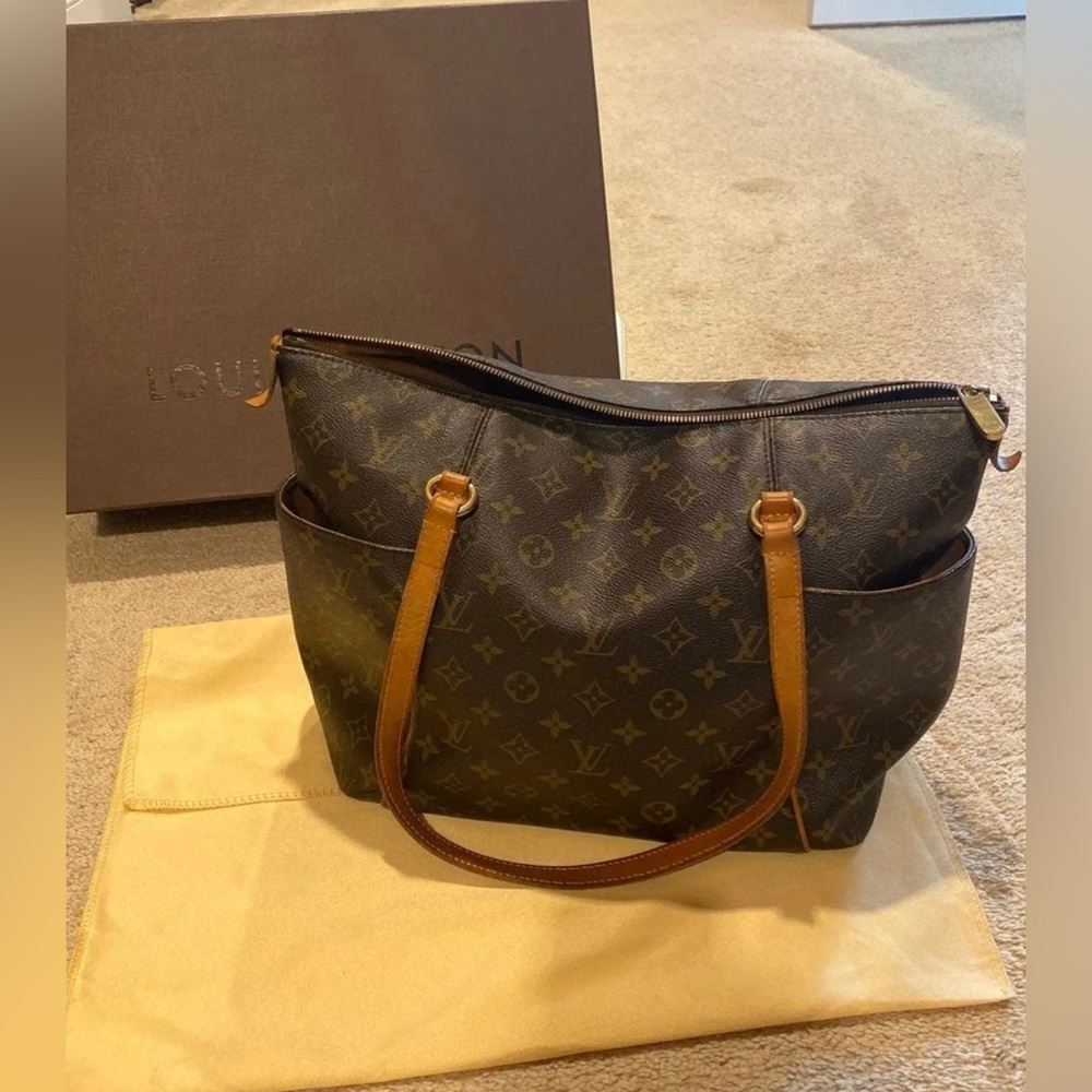 Louis Vuitton Totally Monogram MM